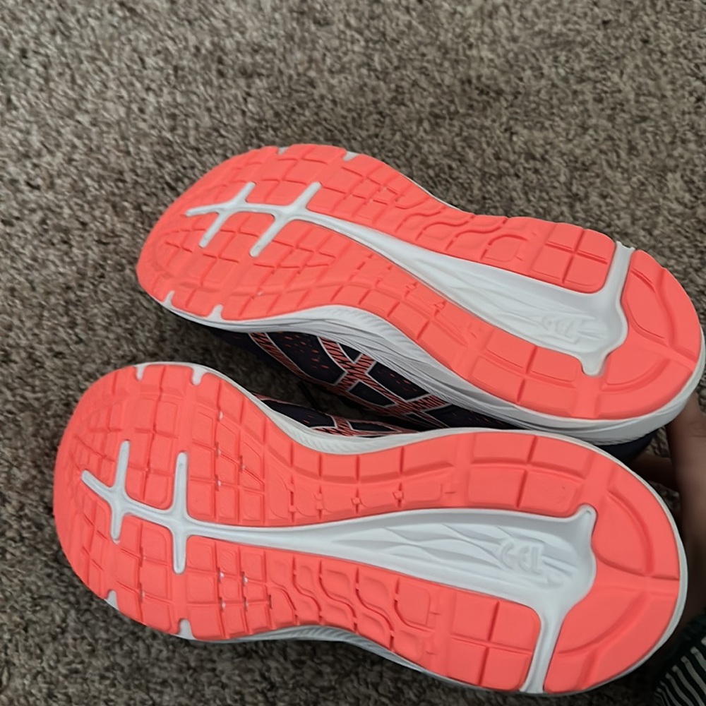 ASICS Shoes - Picture 5 of 5